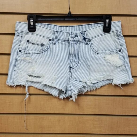 Carmar Denim Shorts Women’s 26 NWT Pinstriped Distressed Raw Hem Jean - Picture 4 of 8